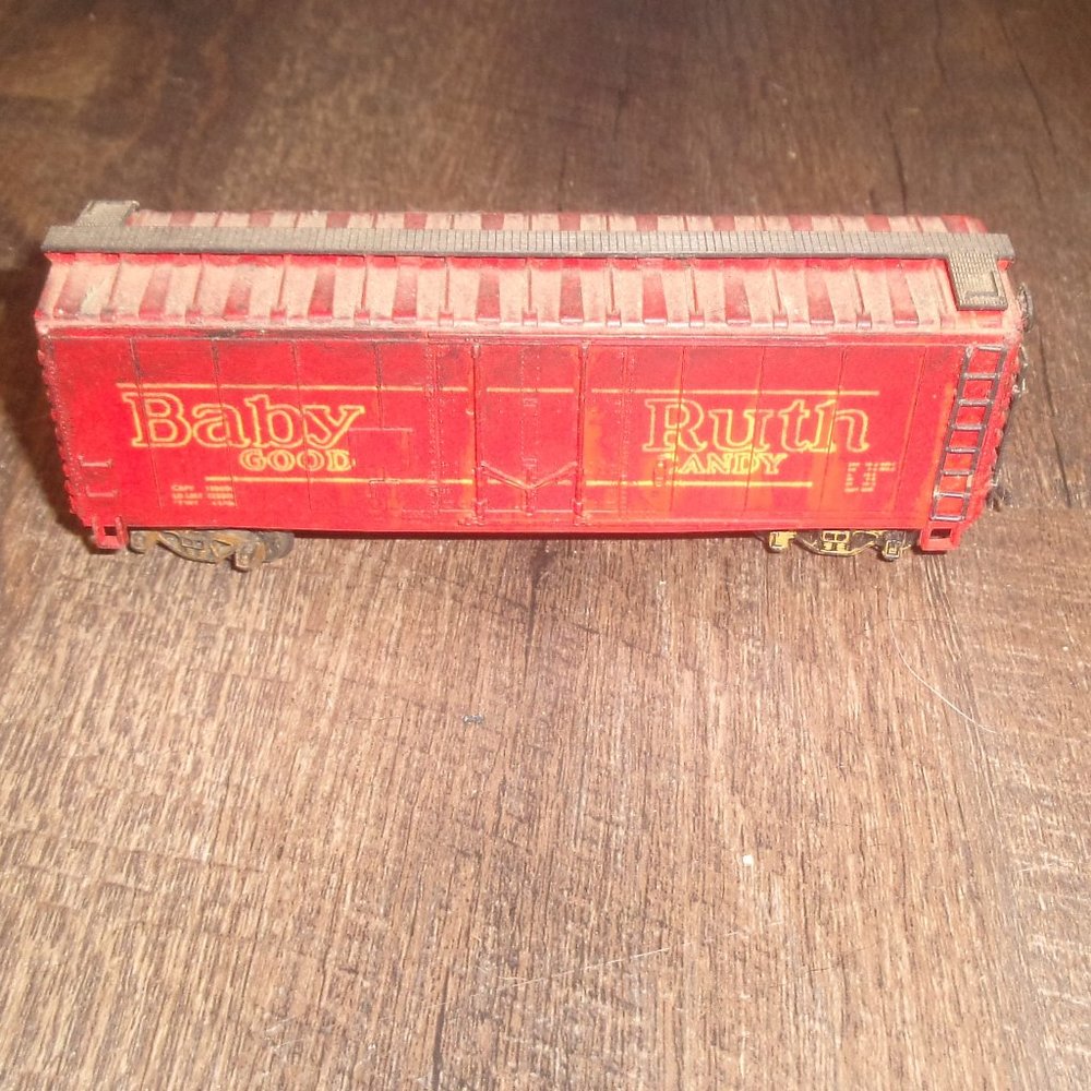 HO AHM Baby Ruth reefer freighter train car railroad display